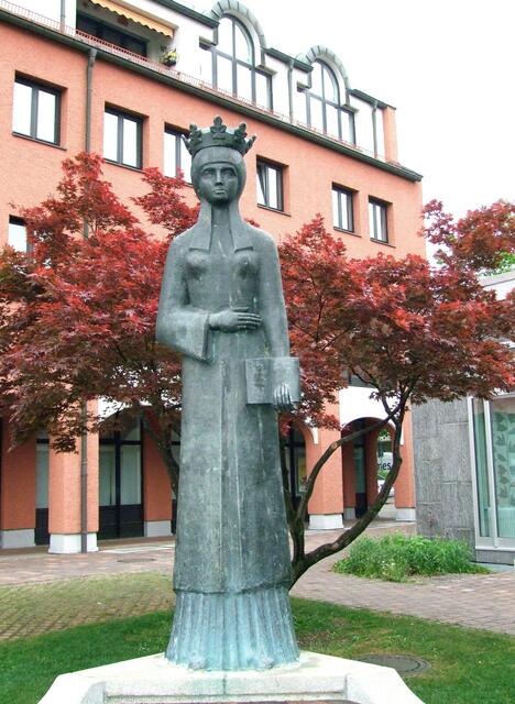 "Anna Jaroslawna" Königinnenbrunnen am Rathaus