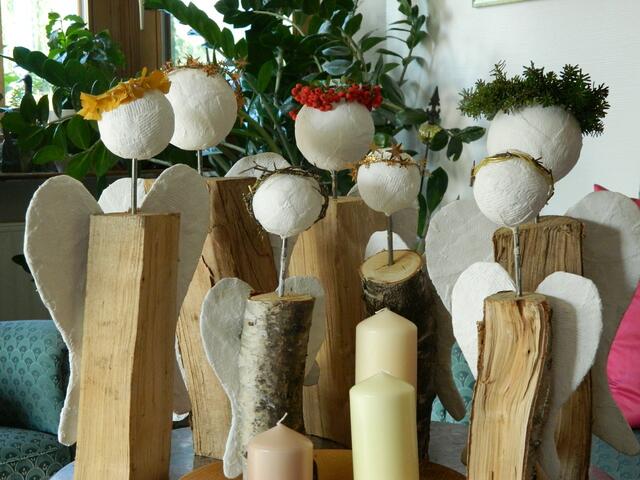 Etwas Grün aus dem Garten als Kopfschmuck