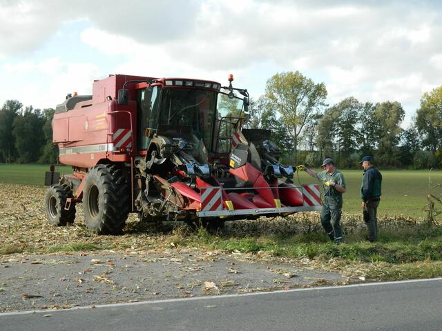 Der Mähdrescher wird straßenfertig gemacht