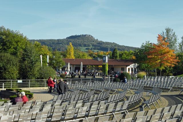 Vom Kurpark reicht die Sicht über die Stadt bis zum Staffelberg.