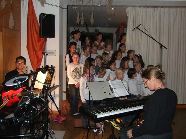Musikalische Begleitung durch den Kinderchor St. Raphael unter Leitung von Andrea Hartinger