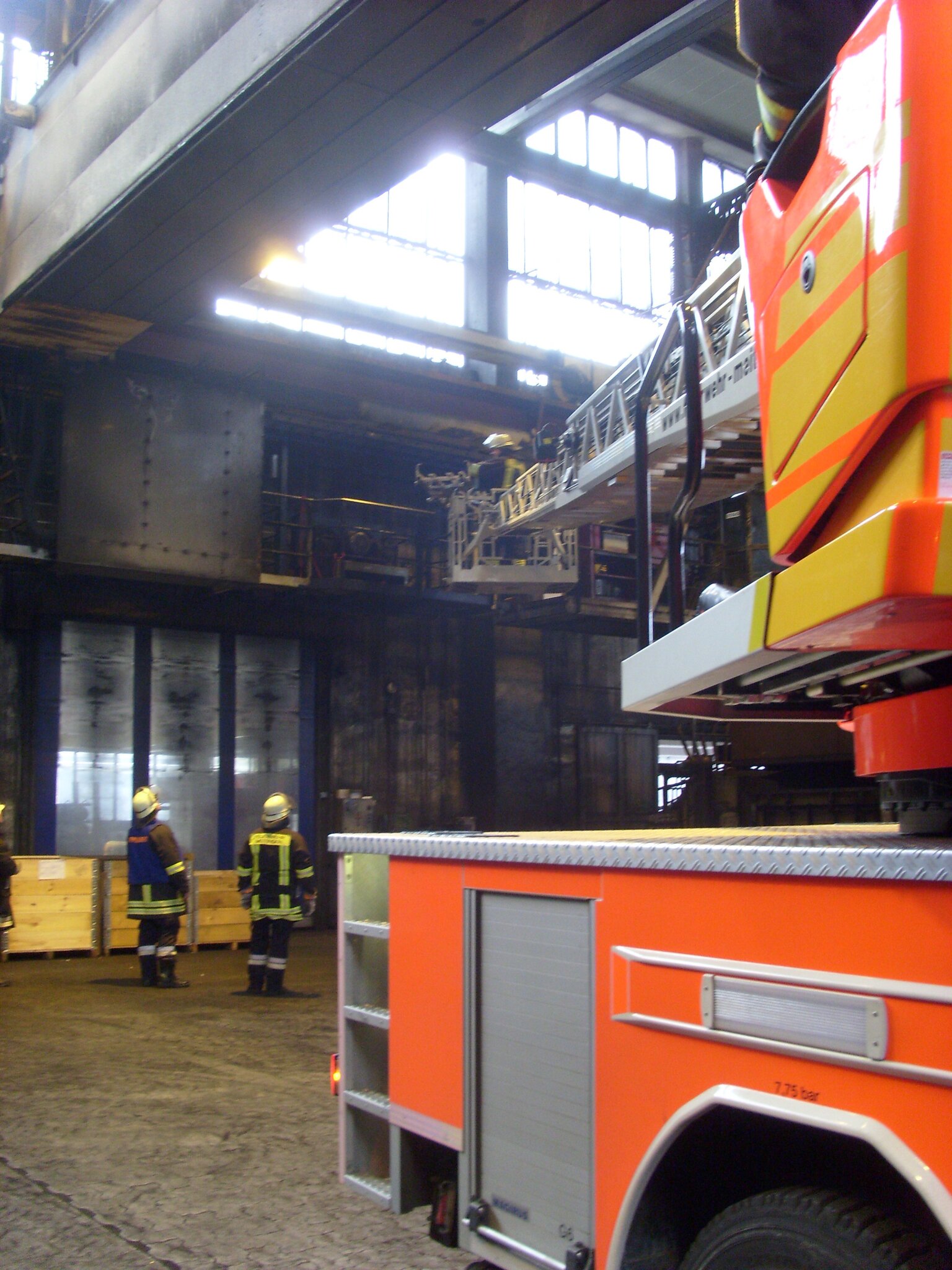 Großübung bei SGL Carbon 100 Einsatzkräfte bekämpfen Brand und retten