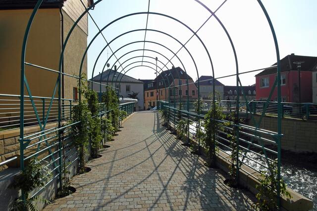 Die Treppenabgänge und die aufwändigen Sandsteinverkleidungen setzten städtebauliche Akzente.
