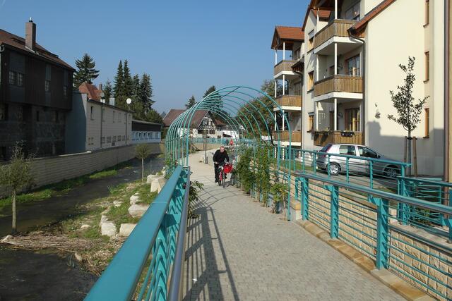 Das alte Wehr an der Angerbrücke wurde zurückgebaut. Hier beginnt jetzt der neue Uferweg.