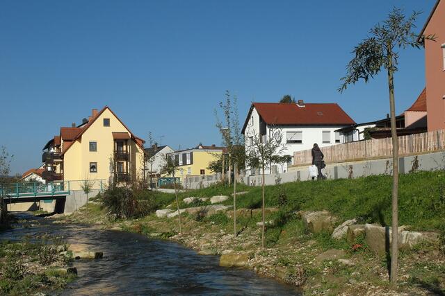 Das Ufer des Lauterbachs erhielt eine völlig neue Gestaltung, so dass die Stadt nicht nur an zusätzlichem Schutz, sondern auch an neuer Attraktivität gewann.
