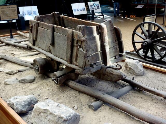 Primitiver Anfang aus Holz
