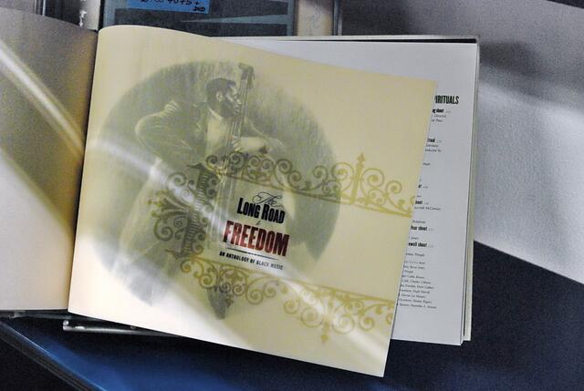 140 Seiten Begleitbuch zu 5 CDs ...