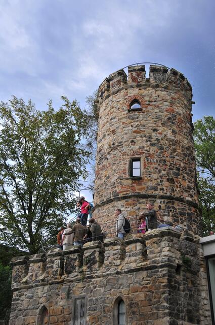 Keine echte Ritterburg: Romantischer Nachbau am Herrenhäuser Kirchweg.