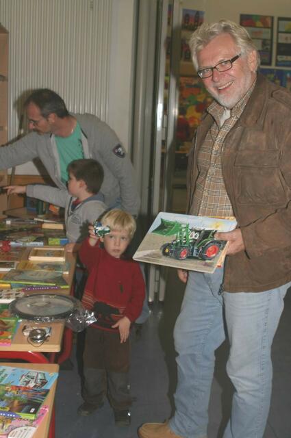 Flohmarkt zugunsten der Kindernothilfe.