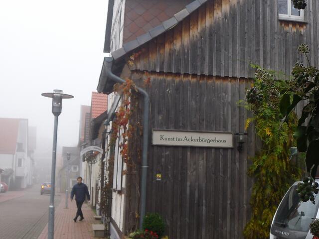 . . . ein nebeliger Spätherbsttag bei . . .  "Kunst im Ackerbürgerhaus" . . .