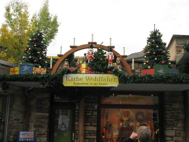 Auch der bekannte Weihnachtsgeschäft von Käthe Wohlfahrt war da.
