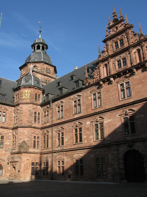 Schloss vom Innenhof.