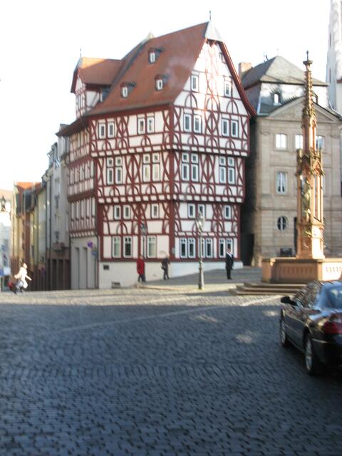 Fachwerkhaus bei der Kirche.