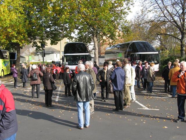 Am Parkplatz in Rüdesheim.