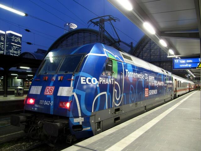 InterCity nach Karlsruhe mit Eco²Phanten-Lok