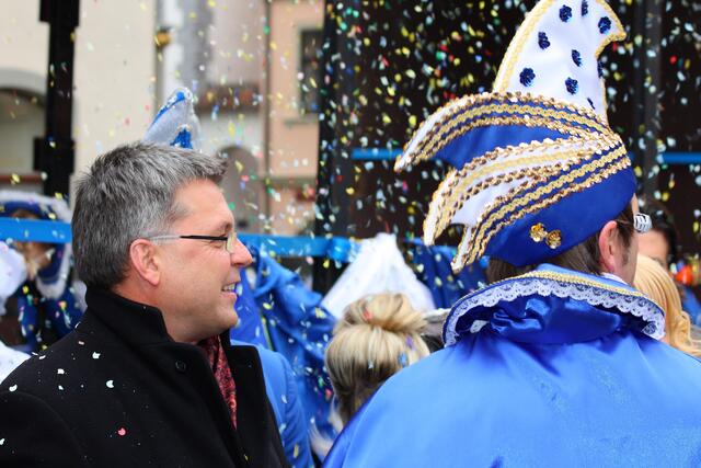 Noch lacht er- der Bürgermeister