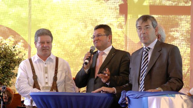Roland Neider, Staatsekretär Franz Pschierer, MdB Dr. Christian Ruck bei der Eröffnung der KöMa 2011