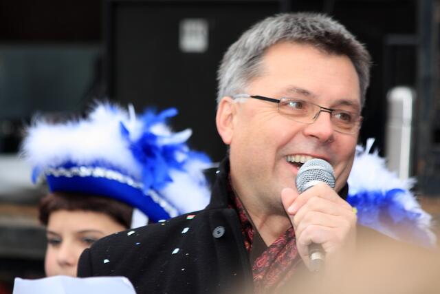 und alle singen: "Griechischer Wein..."