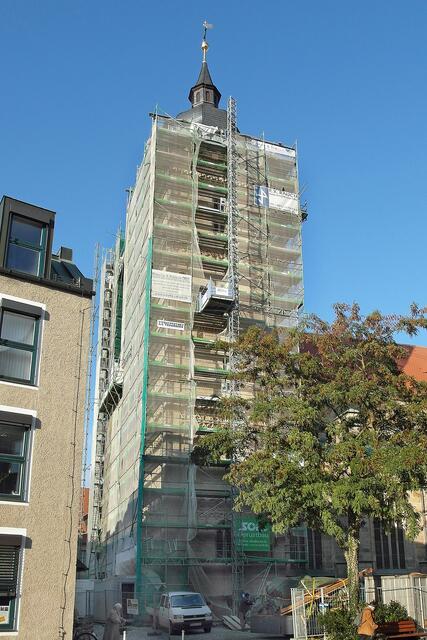 2006 musste die Stadtkirche geschlossen werden, weil aus der Gewölbedecke Steine herabfielen.