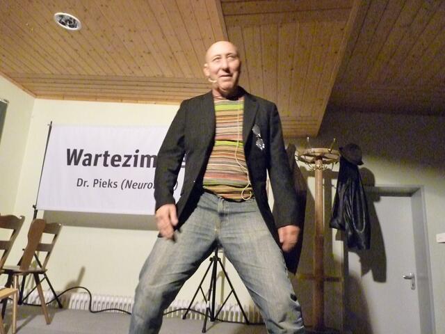 Als Patient, der seine liebe Not mit seinem Arzt  und Gott und der Welt hat.