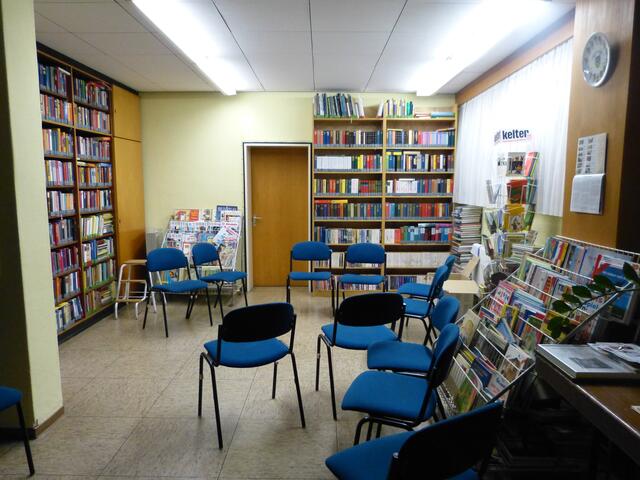 Wer am 11.11.11 abends ein Buch ausleihen wollte, hatte in der Bücherei des DGH die Möglichkeit ...