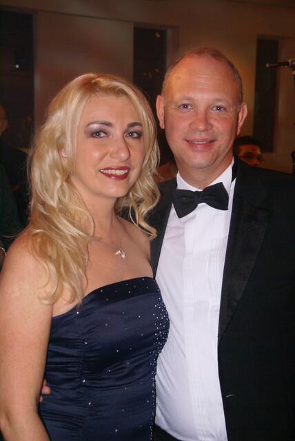 Stammgäste auf dem Presseball: Claudia Barton-Brünnet und Dr. Hans-Jürgen Brünnet sind beim Auftritt des Stargastes immer vorne mit dabei.