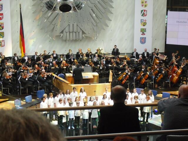 Feierstunde zum Tag der Deutschen Einheit im alten Plenarsaal in Bonn