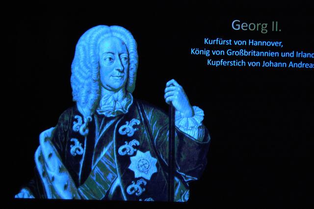 ...erreichte seinen Adressaten, König Georg II. Doch in London konnte niemand etwas mit der Botschaft anfangen. Kein Mensch konnte die runden Schriftzeichen entziffern.