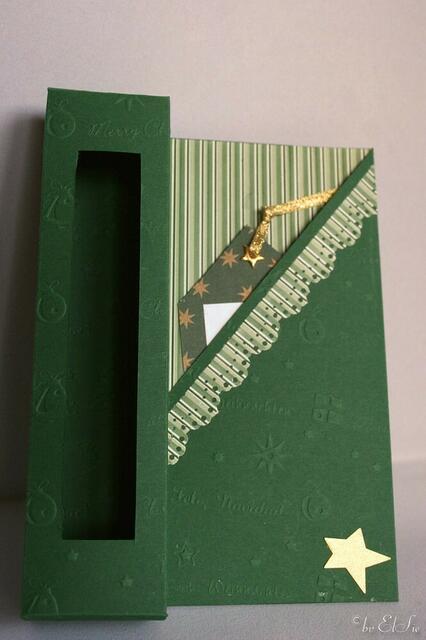 Mit Platz für kleine Süssigkeiten wie Küsschen oder goldene Kugeln