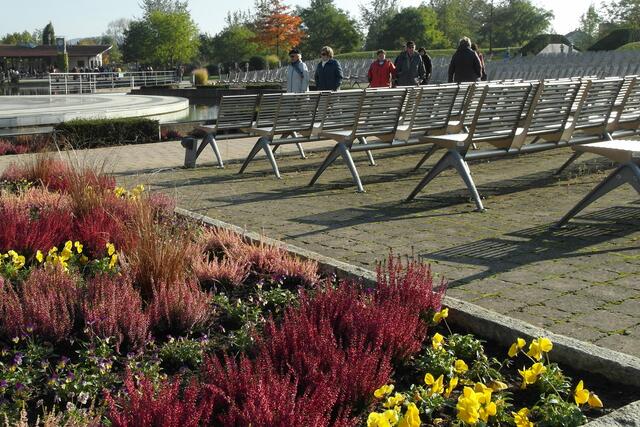 Die zufälligen Momentaufnahmen deuten eher darauf hin, dass der Kurpark neben dem Gesundheitsangebot durch die Gradierwerke vor allem wegen seiner einladenden Spazierwege und Aufenthaltsmöglichkeiten geschätzt wird.