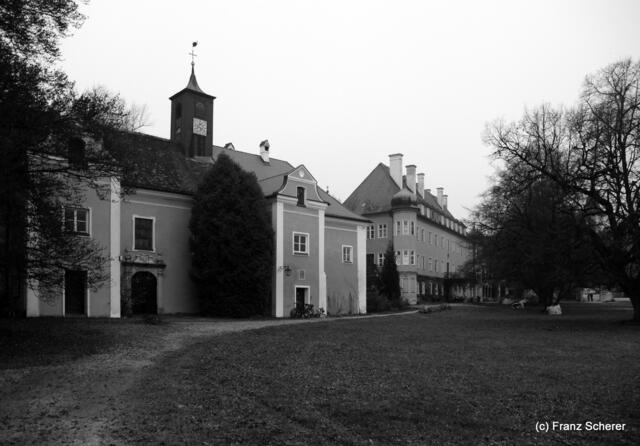 Spätherbst-Impressionen auf Schloss Blumenthal (Bayern) am 13.11.2011 - warum nicht mal B/W ?