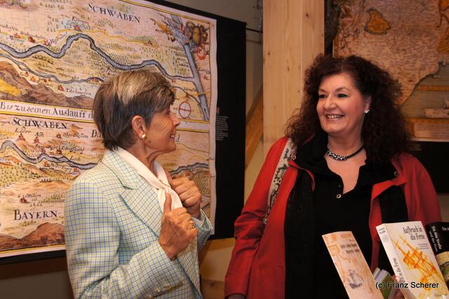 Das Mercateum in Königsbrunn. Museumsleiterin Dr. rer. nat. Katalin Marloth-Mezey im Gespräch mit myheimat-Reporterin Sabina Scherer