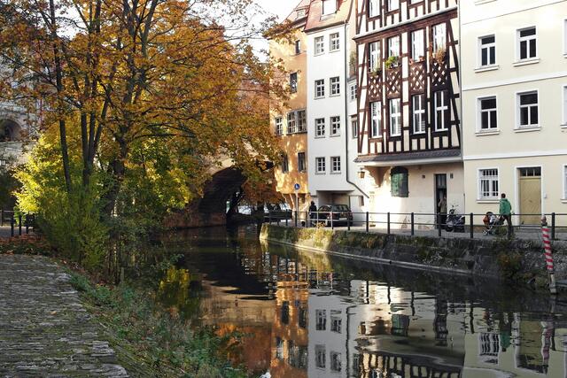 In einigen Häusern (rechts) am Ufer des Kanals waren über Jahrhunderte Gerbereien ansässig.