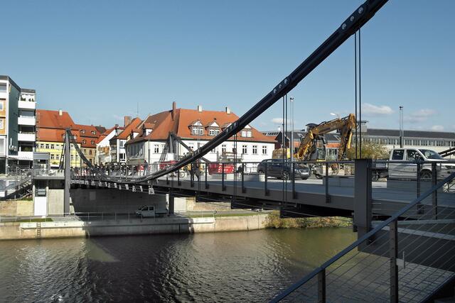 Im Bereich der Innenstadt von Bamberg führt die Kettenbrücke über den Main-Donau-Kanal.