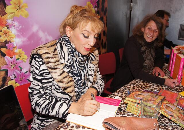 Gönn' Dir ne Auszeit - Sissi Perlinger mit neuem Programm auf Tour - Autogrammstunde nach der Show