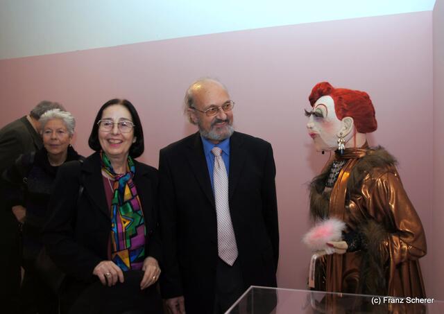 In Hülle mit Fülle. Alraunes Fest der weichen Kunst.