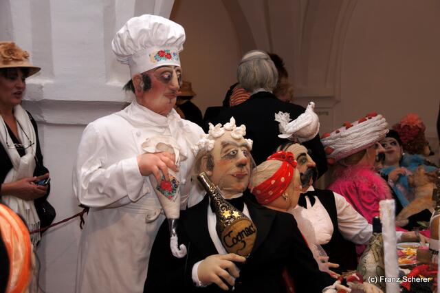 In Hülle mit Fülle. Alraunes Fest der weichen Kunst.