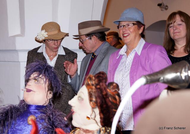 In Hülle mit Fülle. Alraunes Fest der weichen Kunst.