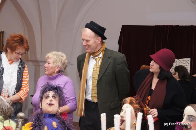 In Hülle mit Fülle. Alraunes Fest der weichen Kunst.