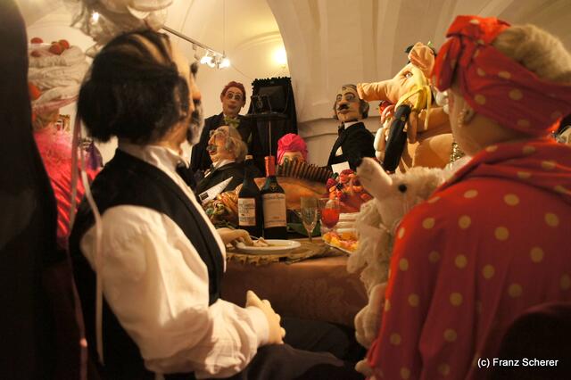 In Hülle mit Fülle. Alraunes Fest der weichen Kunst.