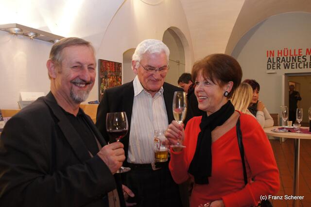 In Hülle mit Fülle. Alraunes Fest der weichen Kunst.