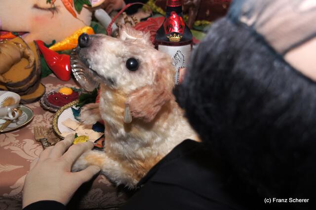 In Hülle mit Fülle. Alraunes Fest der weichen Kunst.