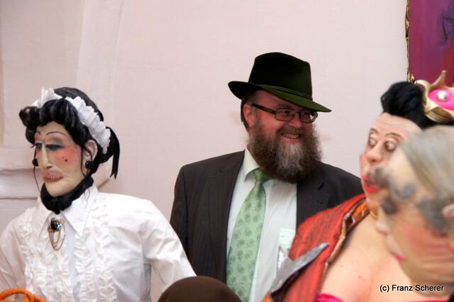 In Hülle mit Fülle. Alraunes Fest der weichen Kunst.