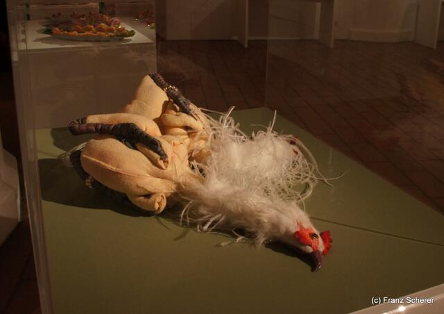 In Hülle mit Fülle. Alraunes Fest der weichen Kunst.