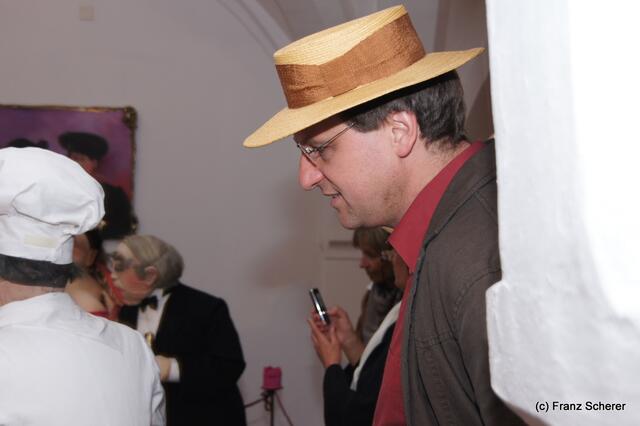 In Hülle mit Fülle. Alraunes Fest der weichen Kunst.