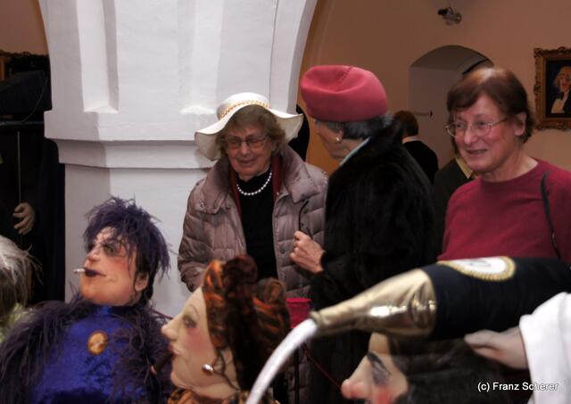 In Hülle mit Fülle. Alraunes Fest der weichen Kunst.