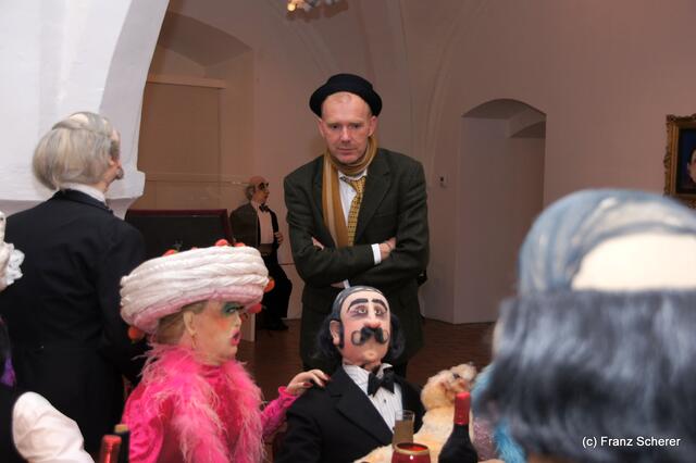 In Hülle mit Fülle. Alraunes Fest der weichen Kunst.