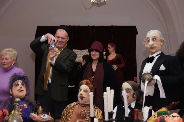 In Hülle mit Fülle. Alraunes Fest der weichen Kunst.