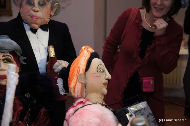 In Hülle mit Fülle. Alraunes Fest der weichen Kunst.