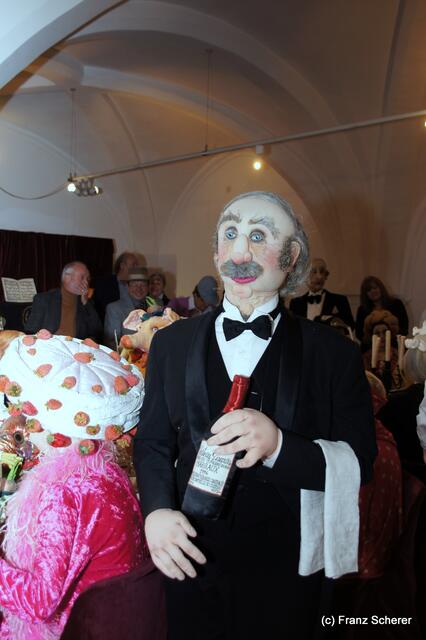 In Hülle mit Fülle. Alraunes Fest der weichen Kunst.